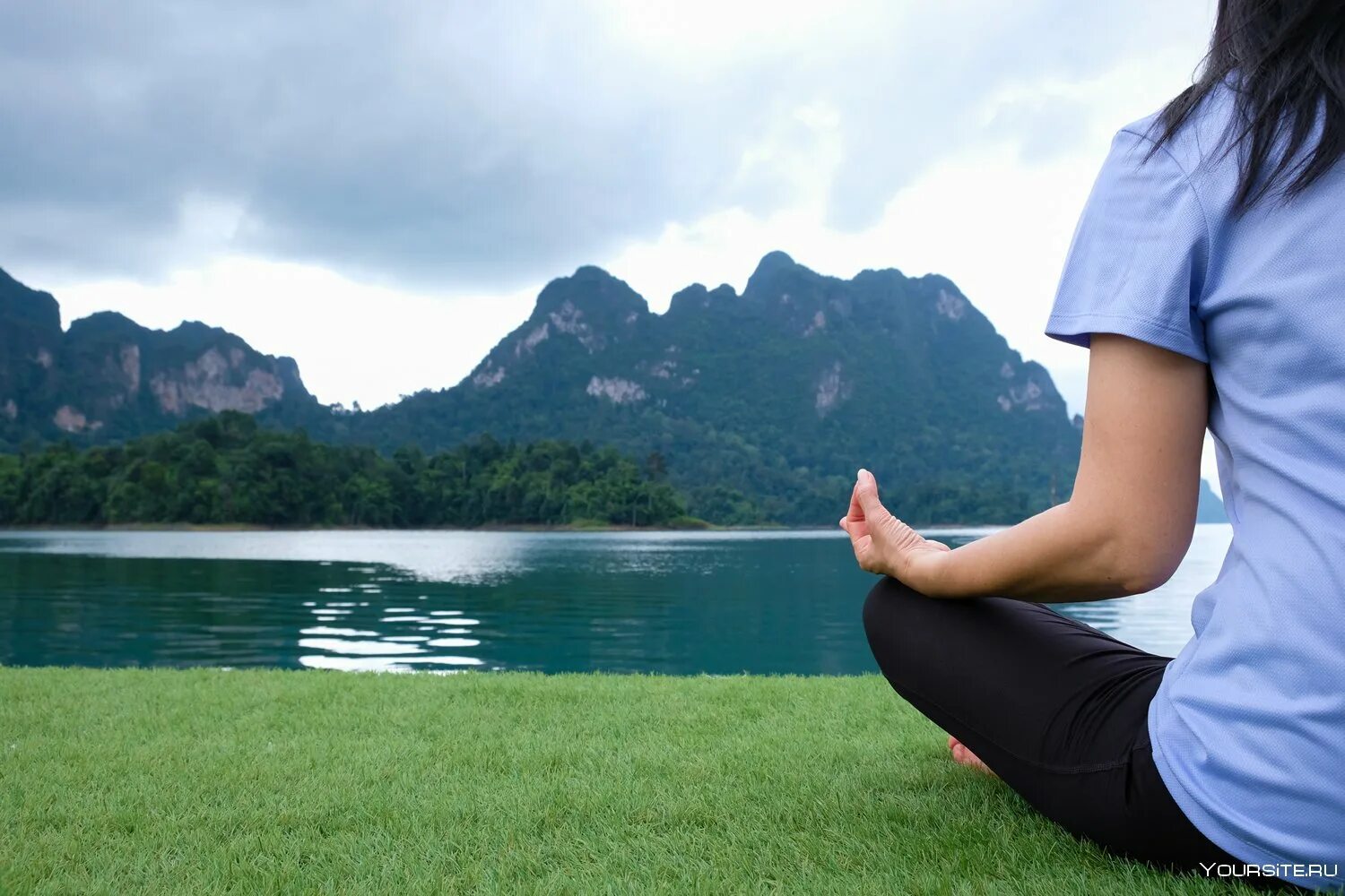 Жизненная мощь мудрость сосредоточенность и успокоение. Медитация у озера. Релакс медитация. Медитация в горах. Природа релакс.