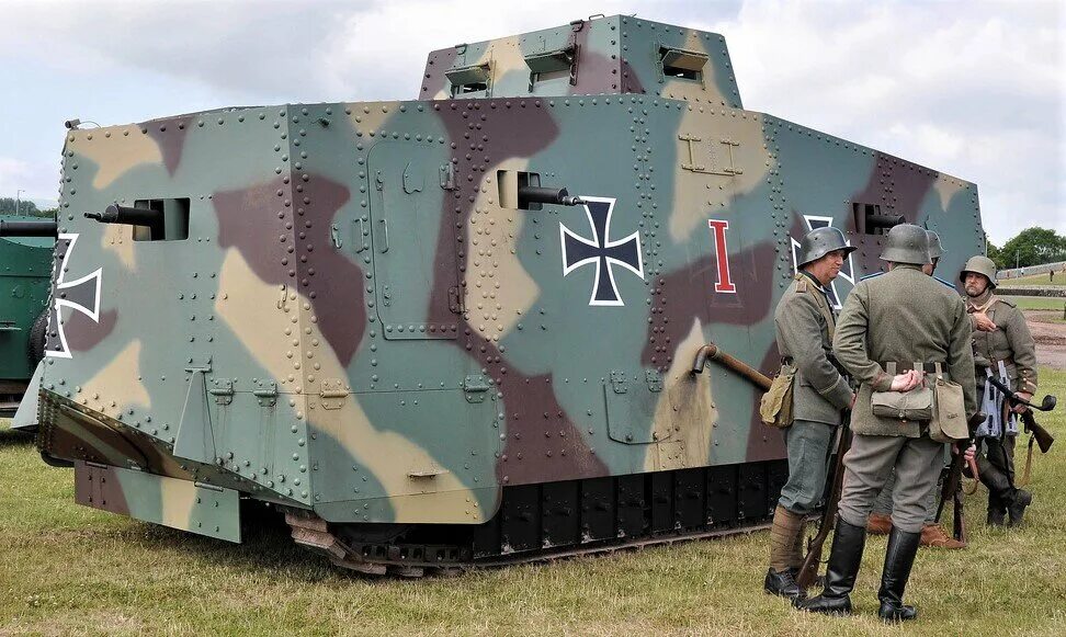 Sturmpanzerwagen a7v. A7v против mark5. Немецкий танк первой мировой а7v. A7v Sturmpanzerwagen a7v. Первые танки германии