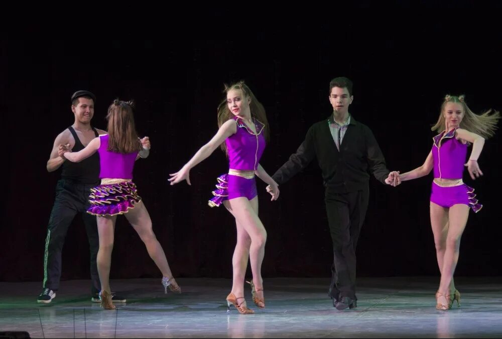 Театр чихачева рождественский концерт. Выступление в современнике. Детские танцевальные коллективы спб 2оо0-2006. Коллектив современника. Коллектив современника.