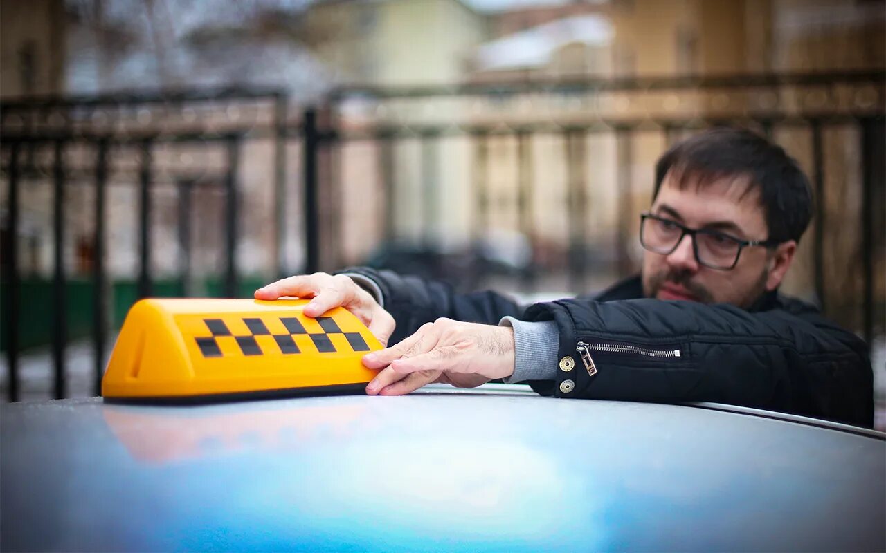 Водитель вилли wheely. Таксист бизнесмен. Таксист бизнесмен. Таксист бизнесмен. Таксист бизнесмен.