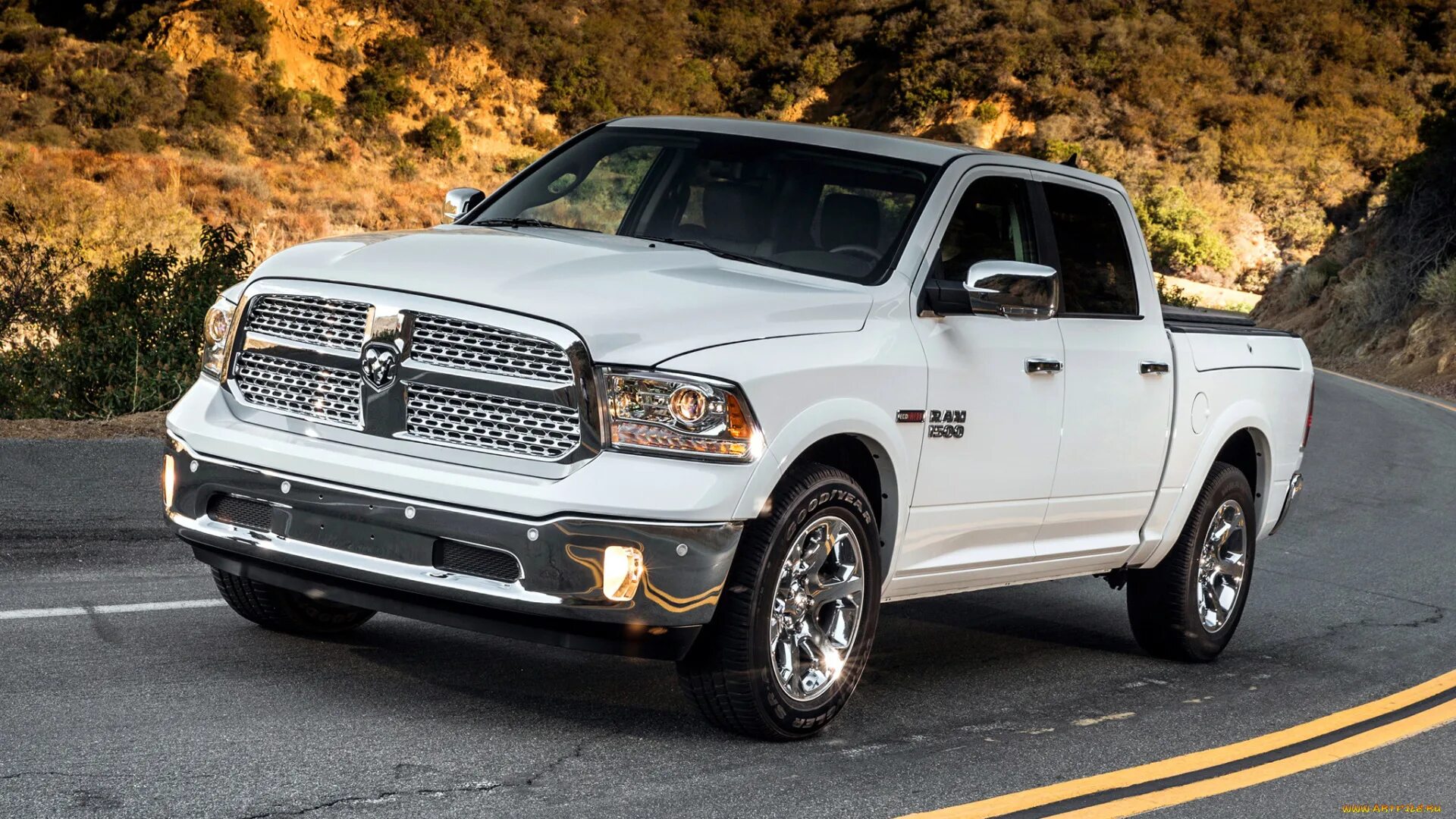 Додж рам поколения. Dodge Ram 2015. Dodge Ram 1500 2015. Додж рам 2015. Додж Рэм 2015.