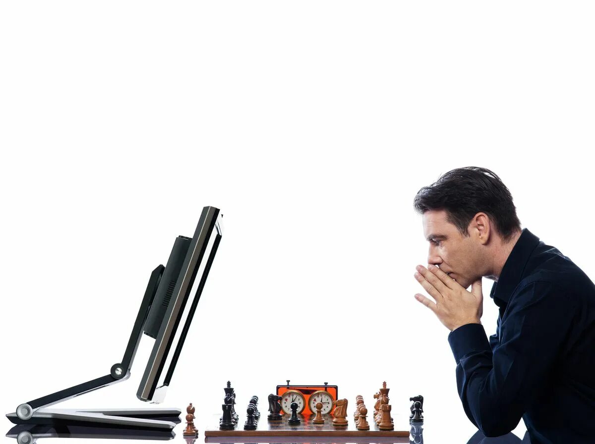 Интернет кинет. Человек против компьютера шахматы. Шахматы с компьютером. Человек против компьютера. Шахматы люди.