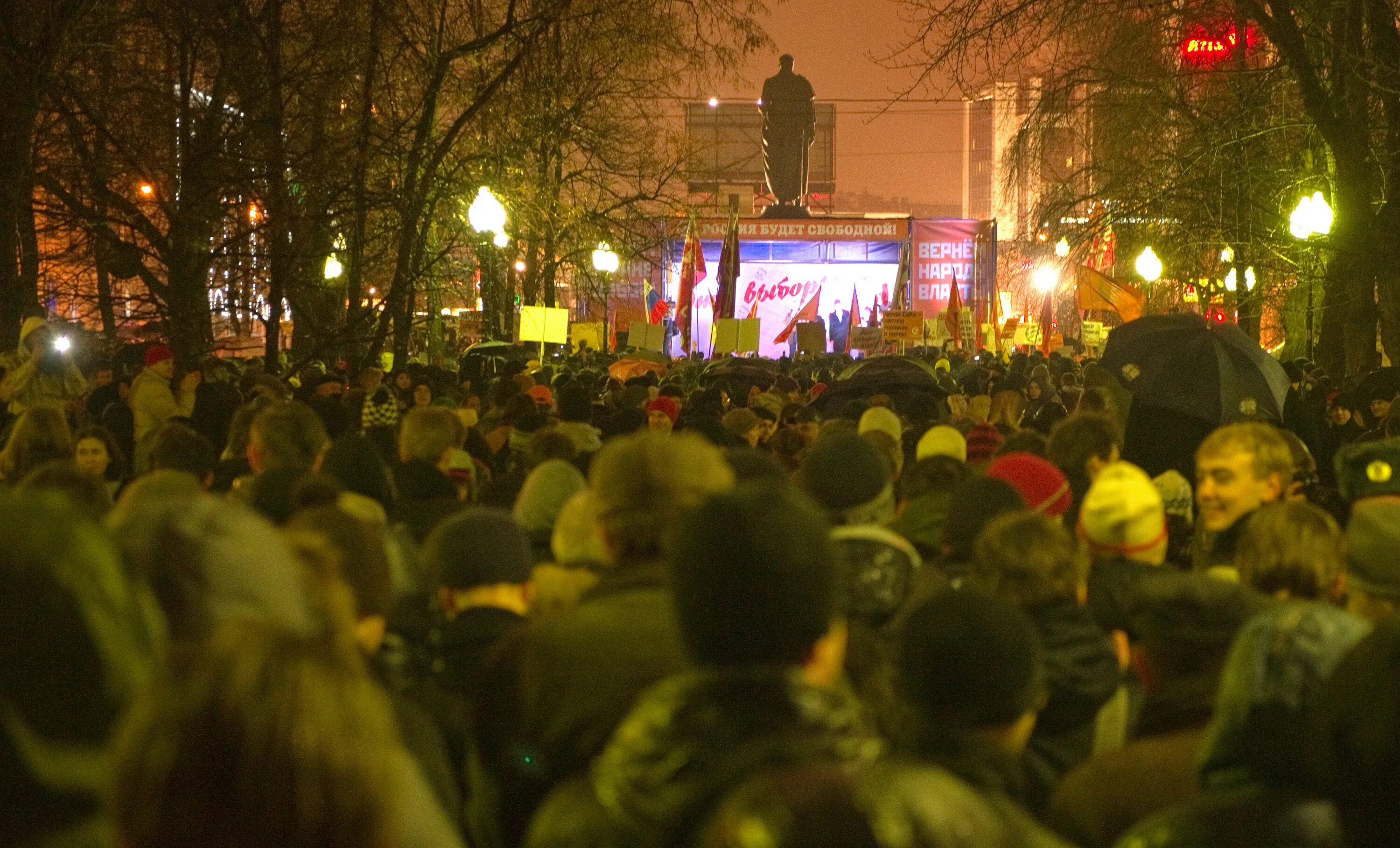 5 декабря 2011. Митинг чистые пруды 2011. Москва, чистые пруды митинг. Болотная площадь митинг 2011. Митинг 5 декабря 2011 года.