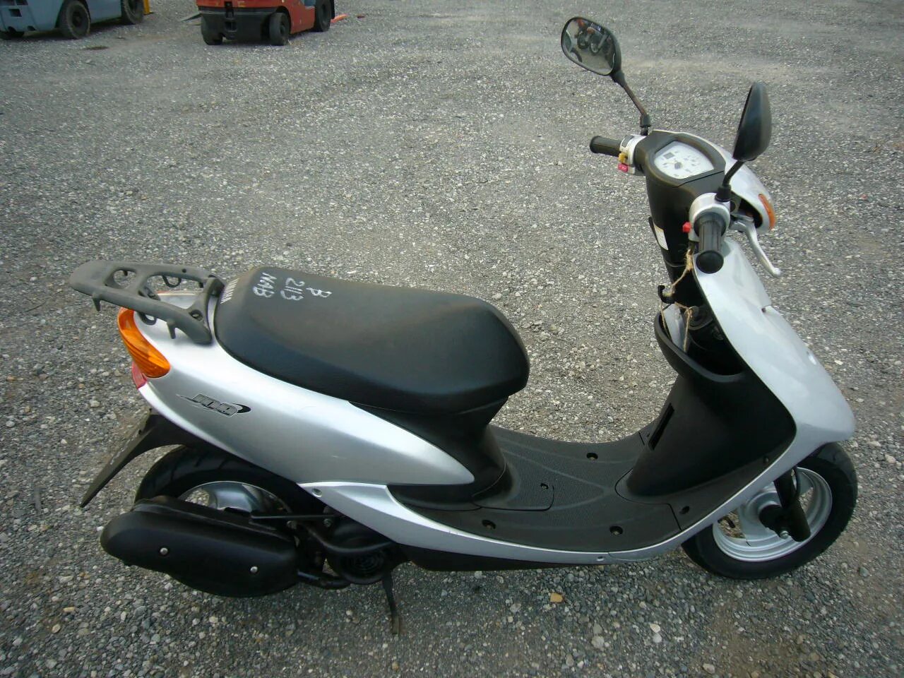 Скутер из японии б у. Yamaha мопед 2003 50 куб. Японский скутер Ямаха. Мопед японец Ямаха. Запчасти на японские Мопеды.