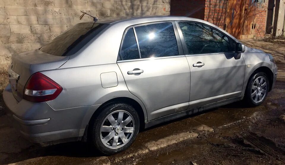 Nissan Tiida диски r16. Nissan Tiida r16. Nissan Tiida седан r16. 205 50 R17 Альмера g15.