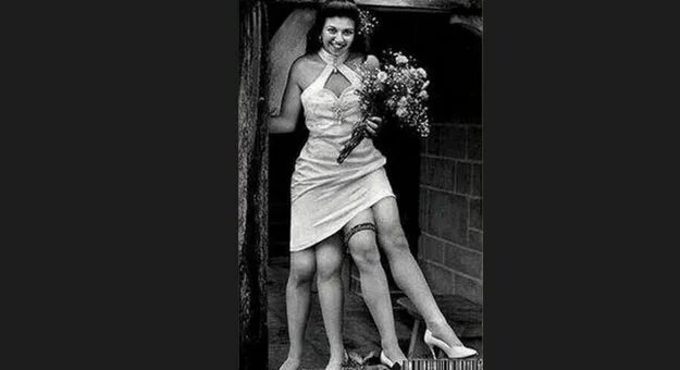 Девушка с 4 ногами. Девушка с 4 ногами. Девушка с 4 ногами. Жозефина минтел корбен. Жозефин миртл корбин четырехногая женщина.