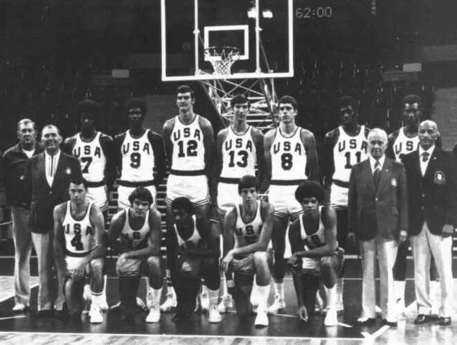 Баскетболисты 1972. Сборная ссср по баскетболу 1972. Сборная сша 1972 баскетбол. Дуайт баскетболист 1972. Баскетбол 1972 финал.