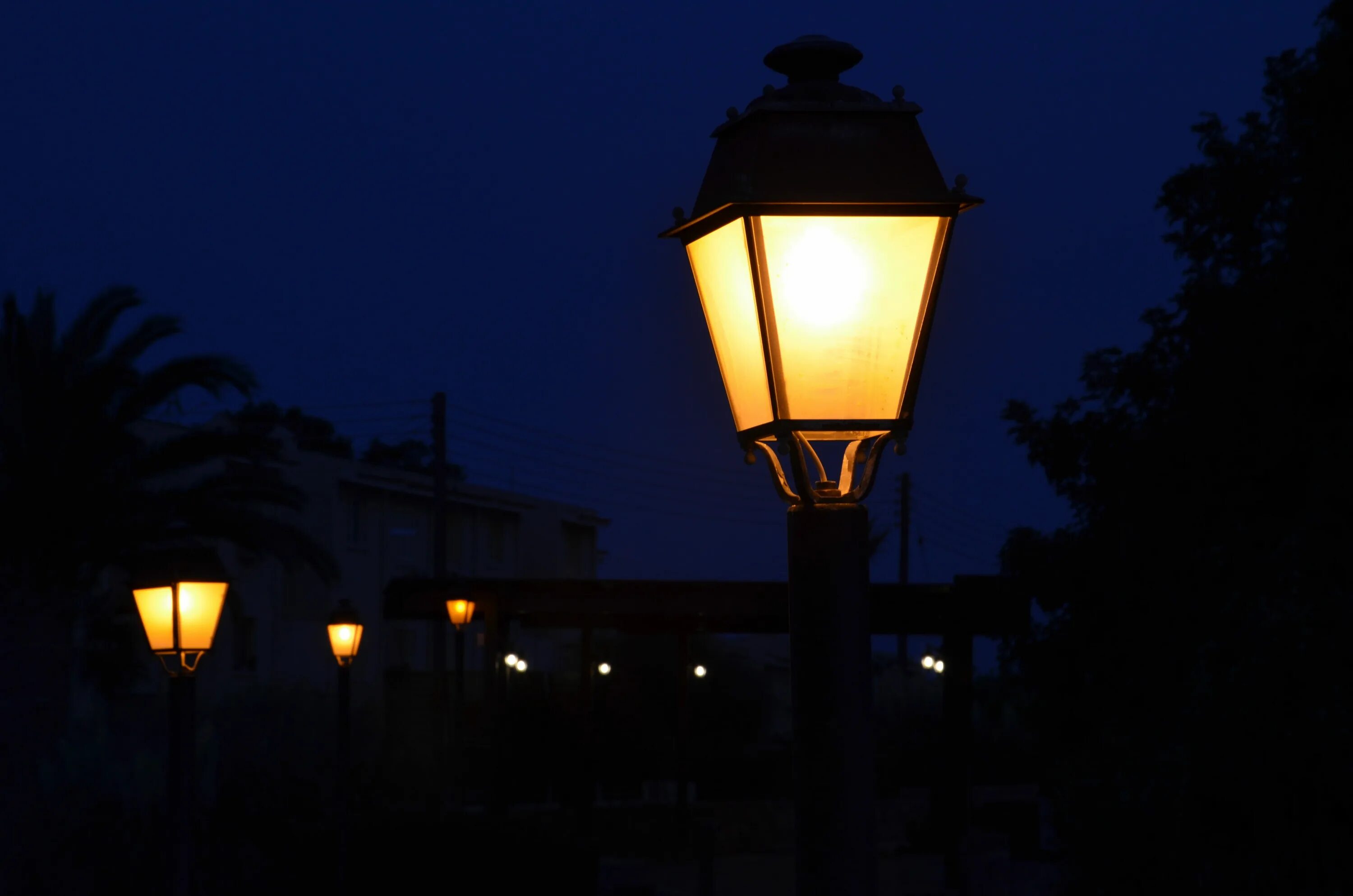Ночные фонари купить. Уличный фонарь. Уличный фонарь ночью. Ночные фонари. Фонарь ночного освещения.