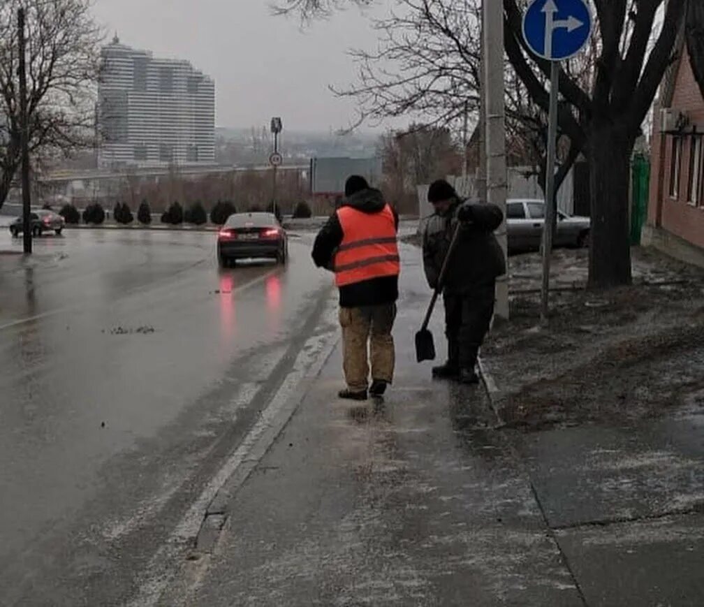 Ростов на дону январь 2022. Скользкий мама. Ростов на дону в феврале. Ростов-на-дону сегодня аварии в гололед. Гололед ростов.