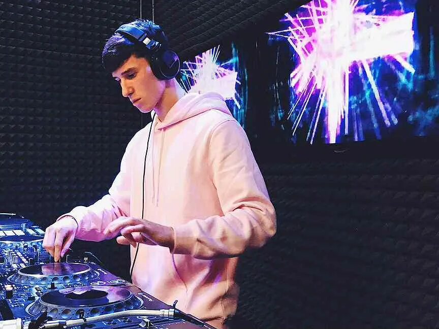 Кимры диджей dj. Dj nick nero. Музыкальное сопровождение космос. Диджей фото. Dj nick.