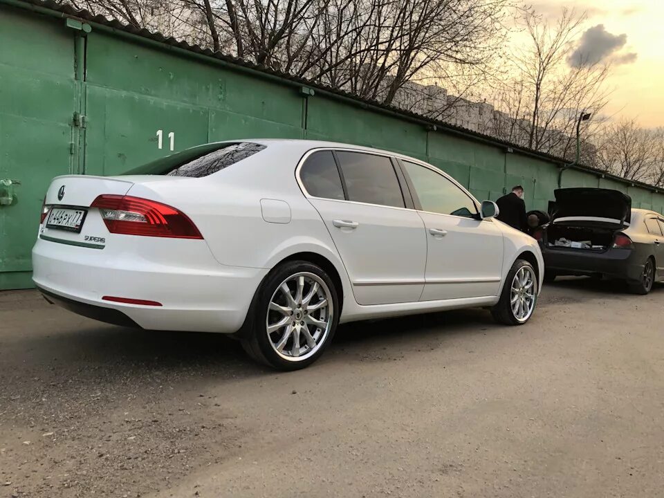 Диски на шкода суперб. Skoda superb диски r19. шкода суперб на 19 дисках. skoda superb r18. skoda superb 2 r18.