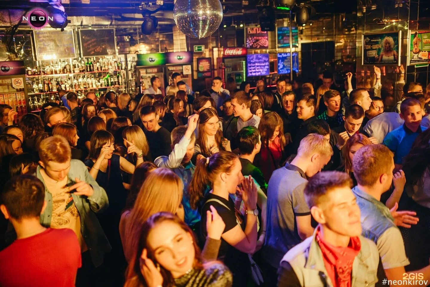 ломоносова 25 киров. коуб неон киров. бар неон киров. Neon киров клуб. неон киров ночной.