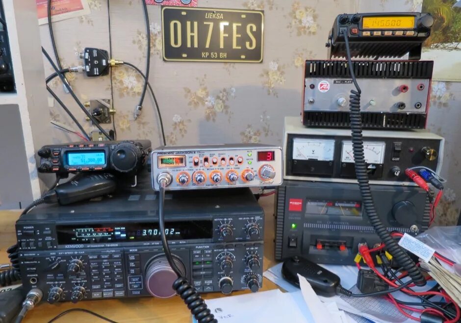 Установить станции радио. 27 MHZ CB Radio. Band 27mhz. Радиолюбительская станция. Стационарная станция для радиолюбителей.