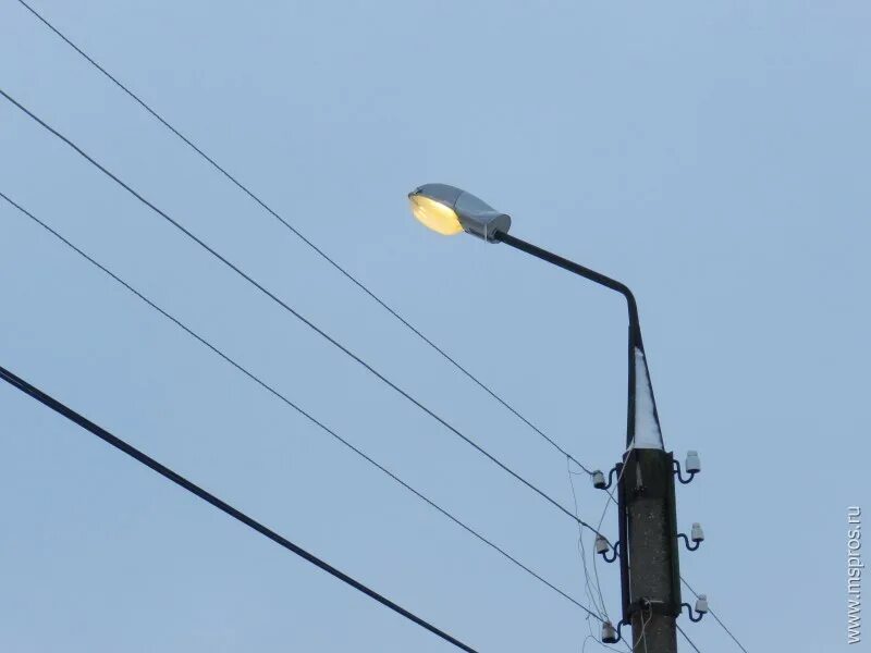 Уличное освещение. Большие фонарики у электриков. Реконструкция системы уличного освещения. Шуя не горят фонари. Напряжение уличного освещения.
