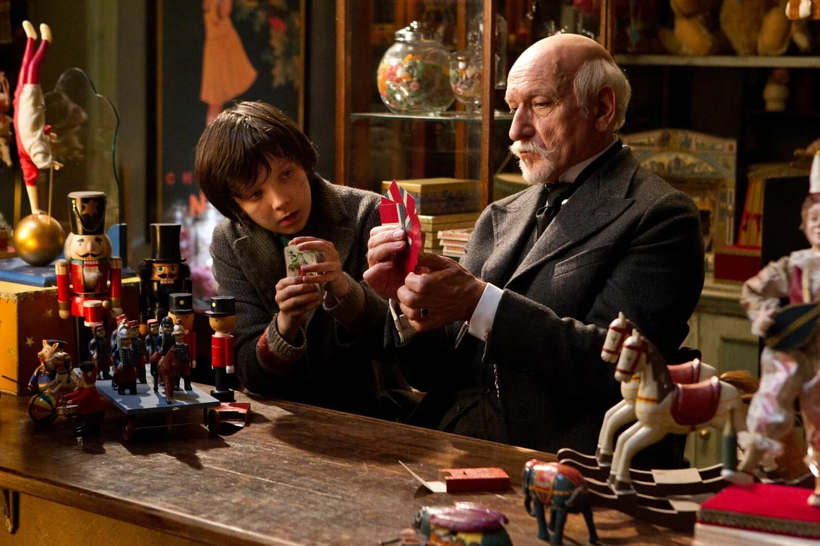 Истории 2011 год. Хранитель времени / hugo (2011). бен кингсли хранитель времени.