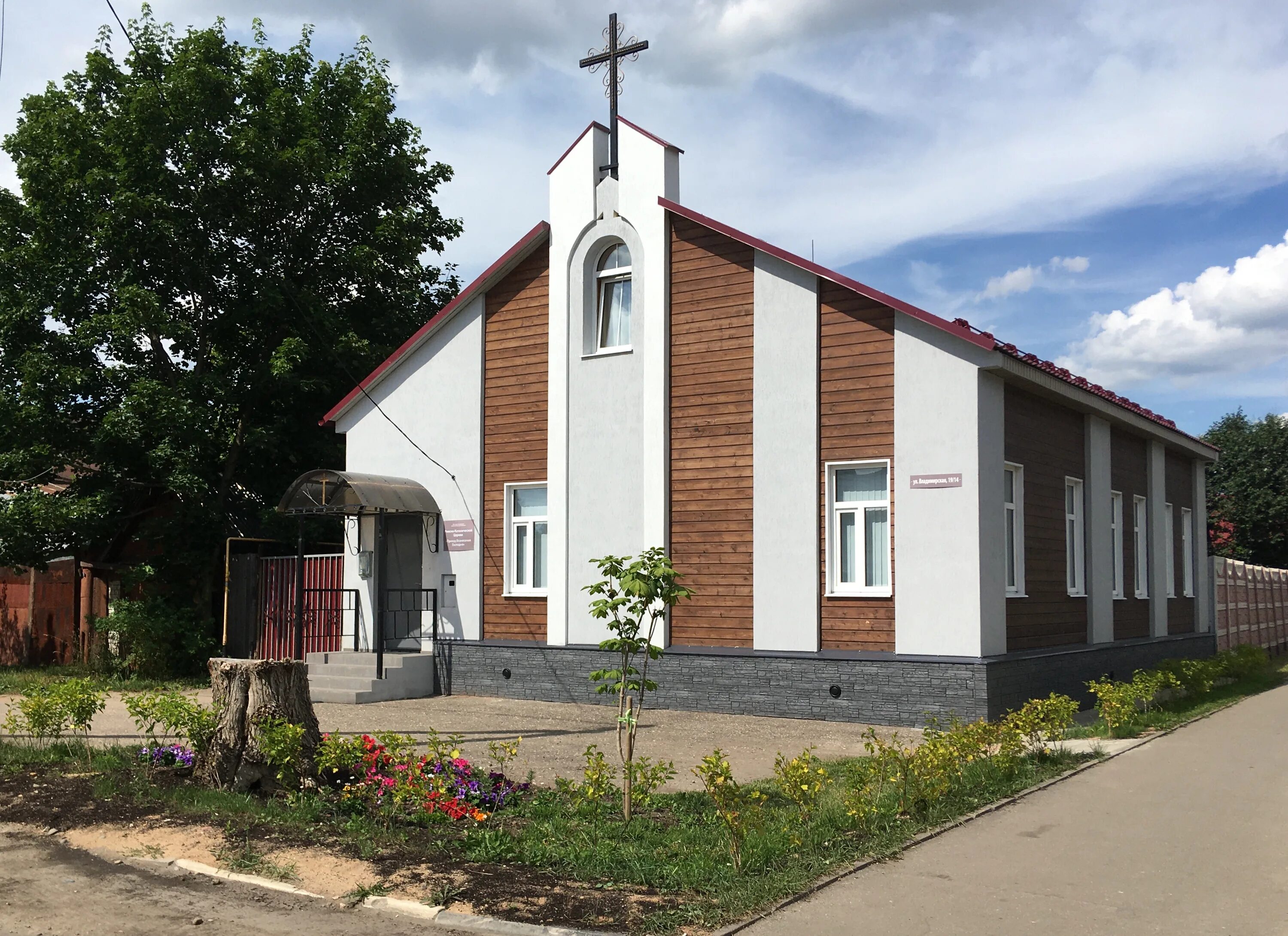 католическая церковь иваново. храм сретенья владимирской иконы божией матери иваново. иваново приход. церковь в московском микрорайоне иваново. храм иконы божией матери иваново.