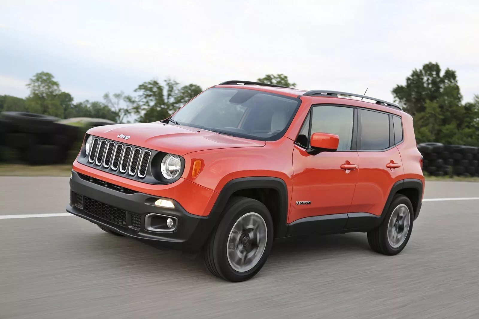 Новые модели джипов. Jeep Renegade 2013. Джип Ренегат 2018. Jeep Renegade 2019. Новый Jeep Renegade.