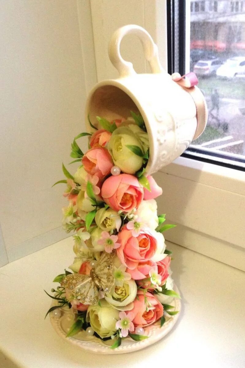 топиарий с кружкой. парящая чашка. парящая чашка денежный водопад. парящая кружка с цветами. парящая чашка денежный водопад.