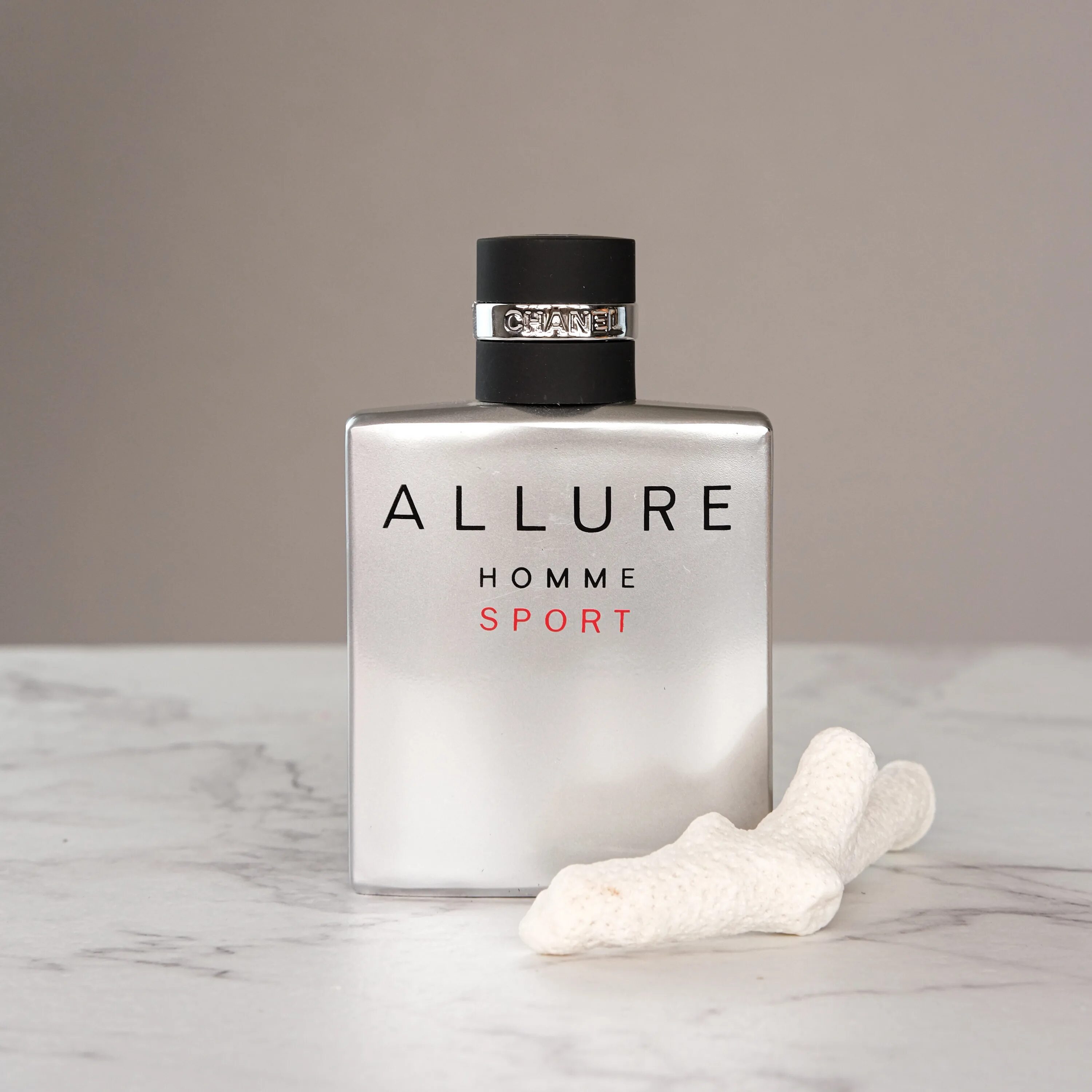 Allure homme chanel для мужчин. Аллюр хом спорт мужские. Туалетная вода Allure homme Sport. Chanel Allure homme Sport. Шанель хом спорт мужские.