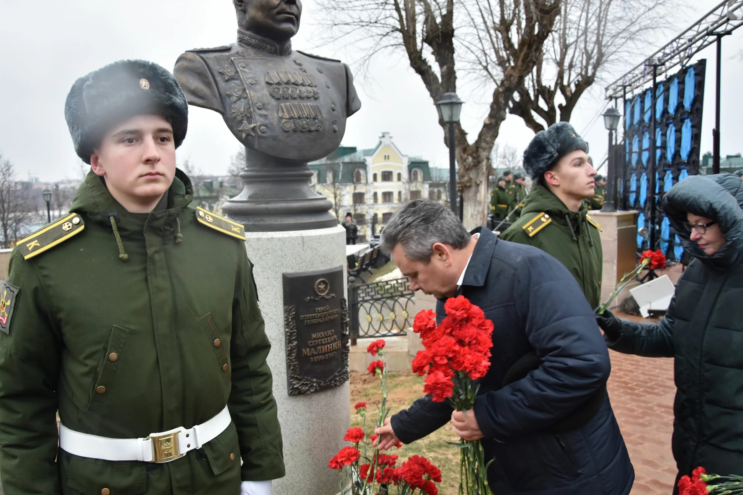 Герой дня центральное. День героев Отечества. Чествование героев России. День героев России. Герои Родины.