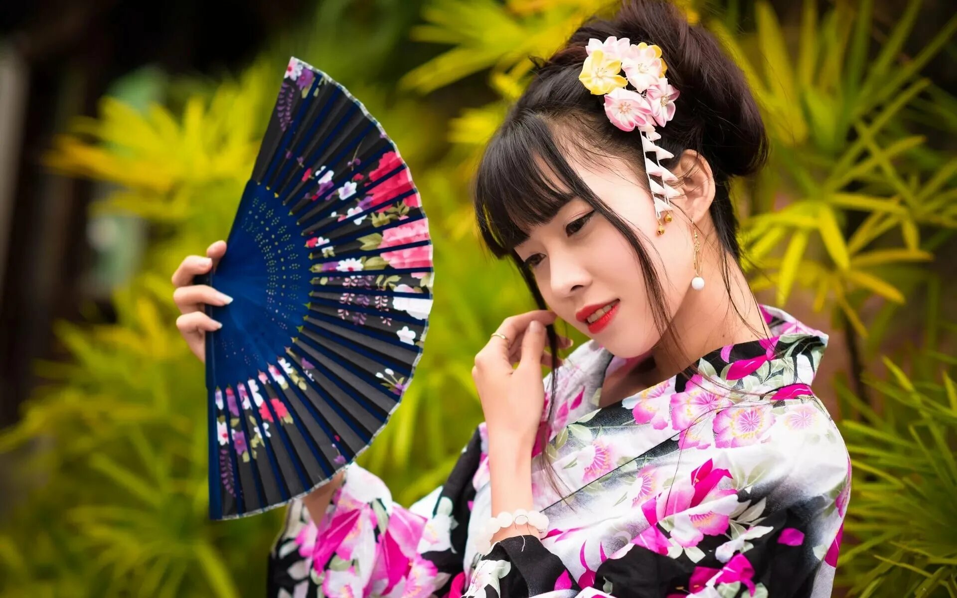 Красивые японки. Японская девушка. Красивые японские девочки. Японка в кимоно.