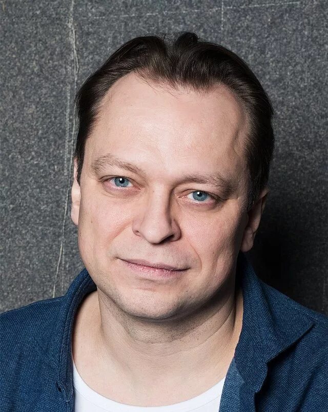 Дуэйн скала джонсон с котиком. Рон перлман и мейн. Кот актер 2023. Кот бегемот мастер и маргарита экранизация. Джеймс боуэн уличный кот.