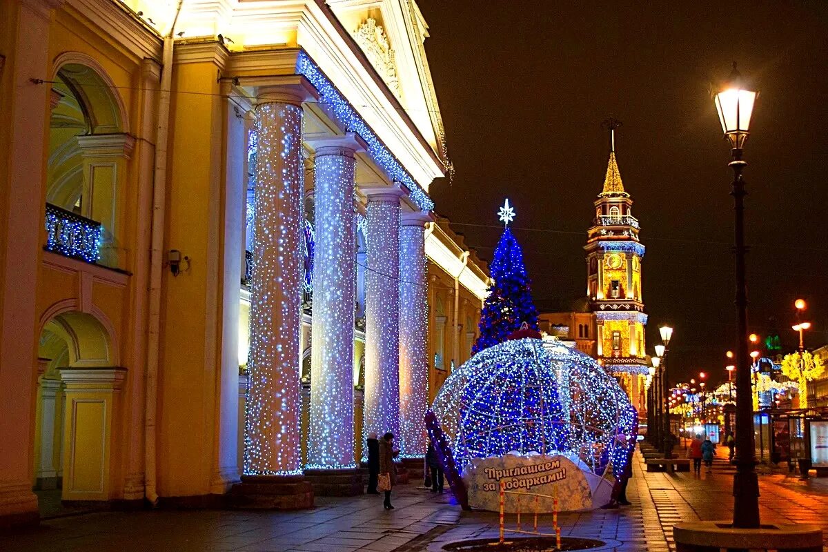 Спб нов ру. Новогодний Петербург. Новогоднее убранство Санкт-Петербурга. Новый год в Питере. Вечерний новогодний Питер.