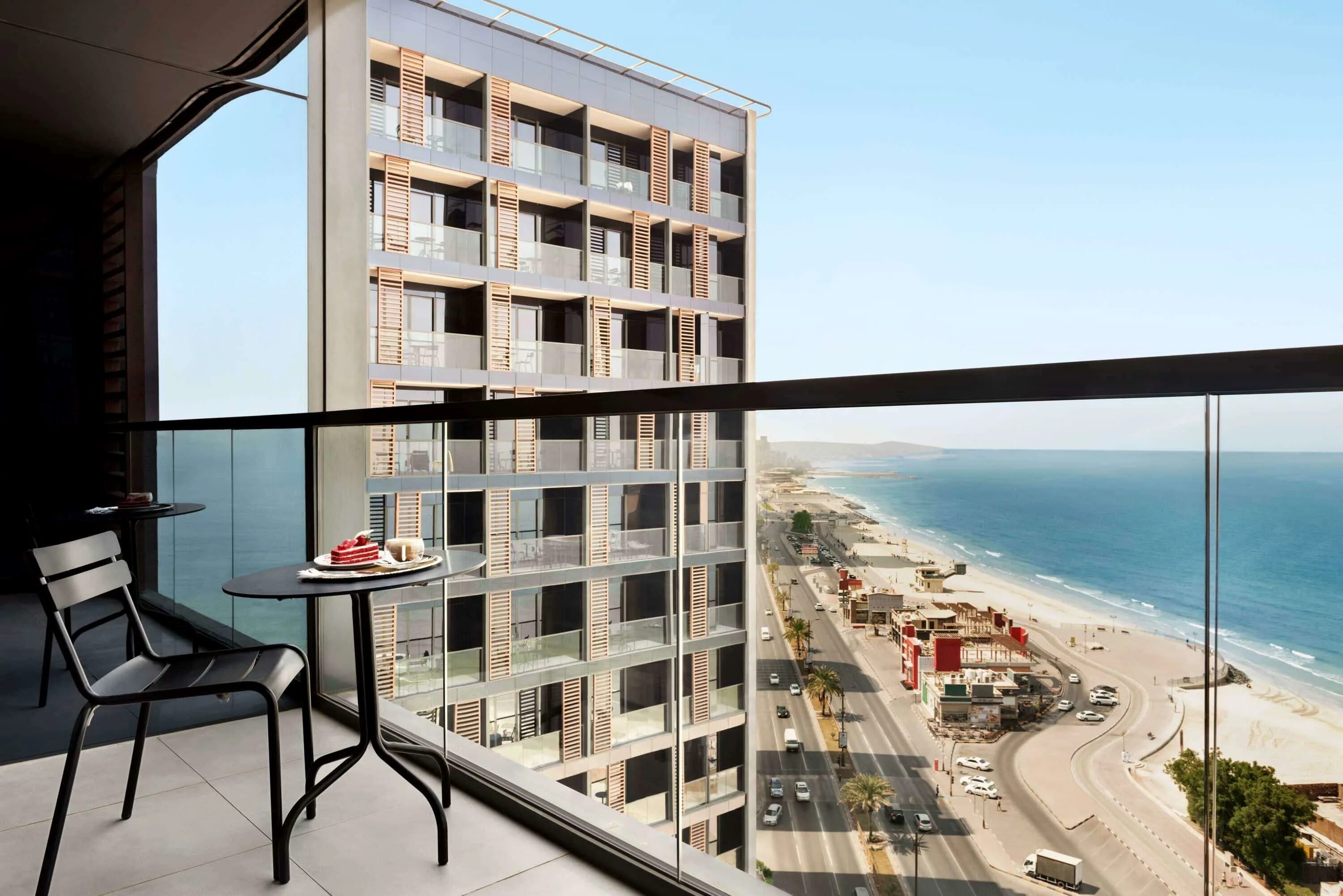 Garden ajman corniche 4 оаэ. Отель в аджмане wyndham garden. wyndham garden ajman 4 аджман. wyndham garden ajman corniche эмират. оаэ wyndham garden corniche 4.