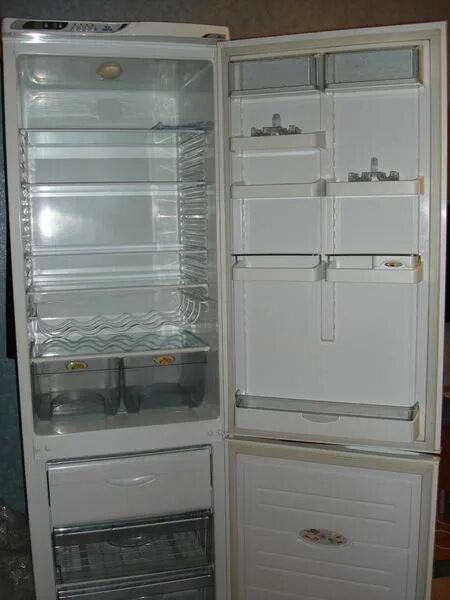 Холодильник атлант авито. Холодильник Атлант двухкамерный МХМ 1745. Холодильник Атлант двухкамерный 2005. Холодильник Атлант MXM 1844. Атлант холодильник двухкамерный 2000.