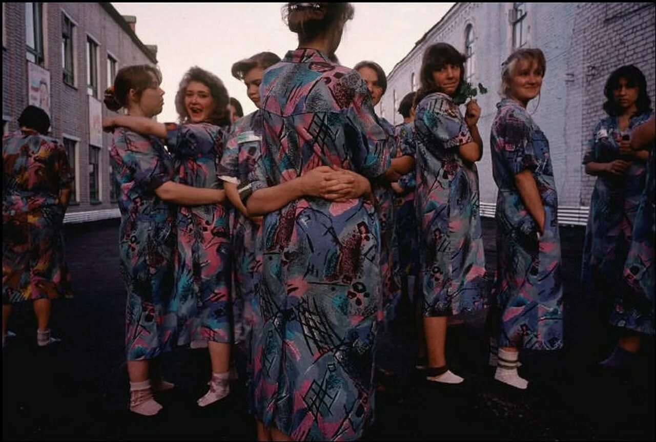 Лихие 90-е мода. Дискотека 80-х ссср. Лихие 1990-е москва. Россия 90-х лиз сарфати. Люди в 90 е годы.