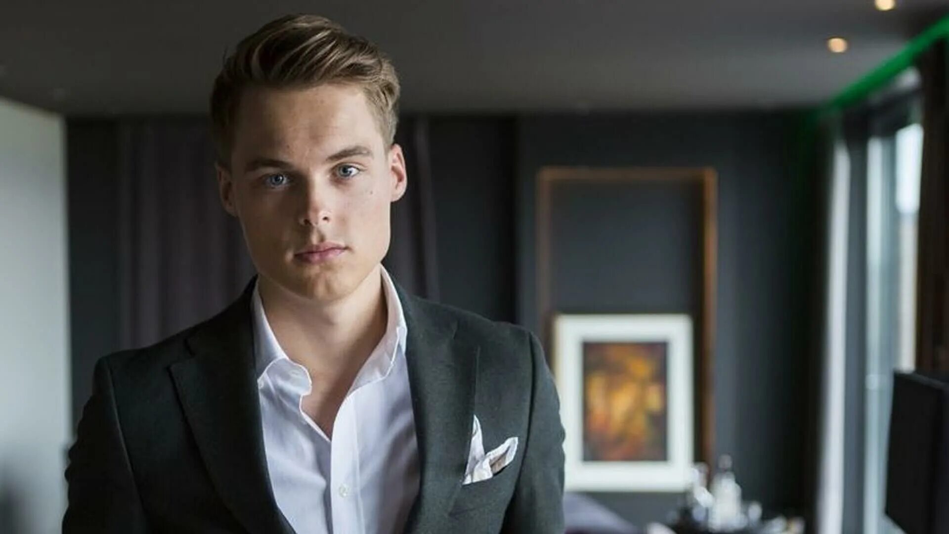 неудержимые фильм 2010 арнольд. яшар курт. ваша честь сериал 2020 брайан крэнстон постер. влиятельный мужчина. павел дуров 2008.