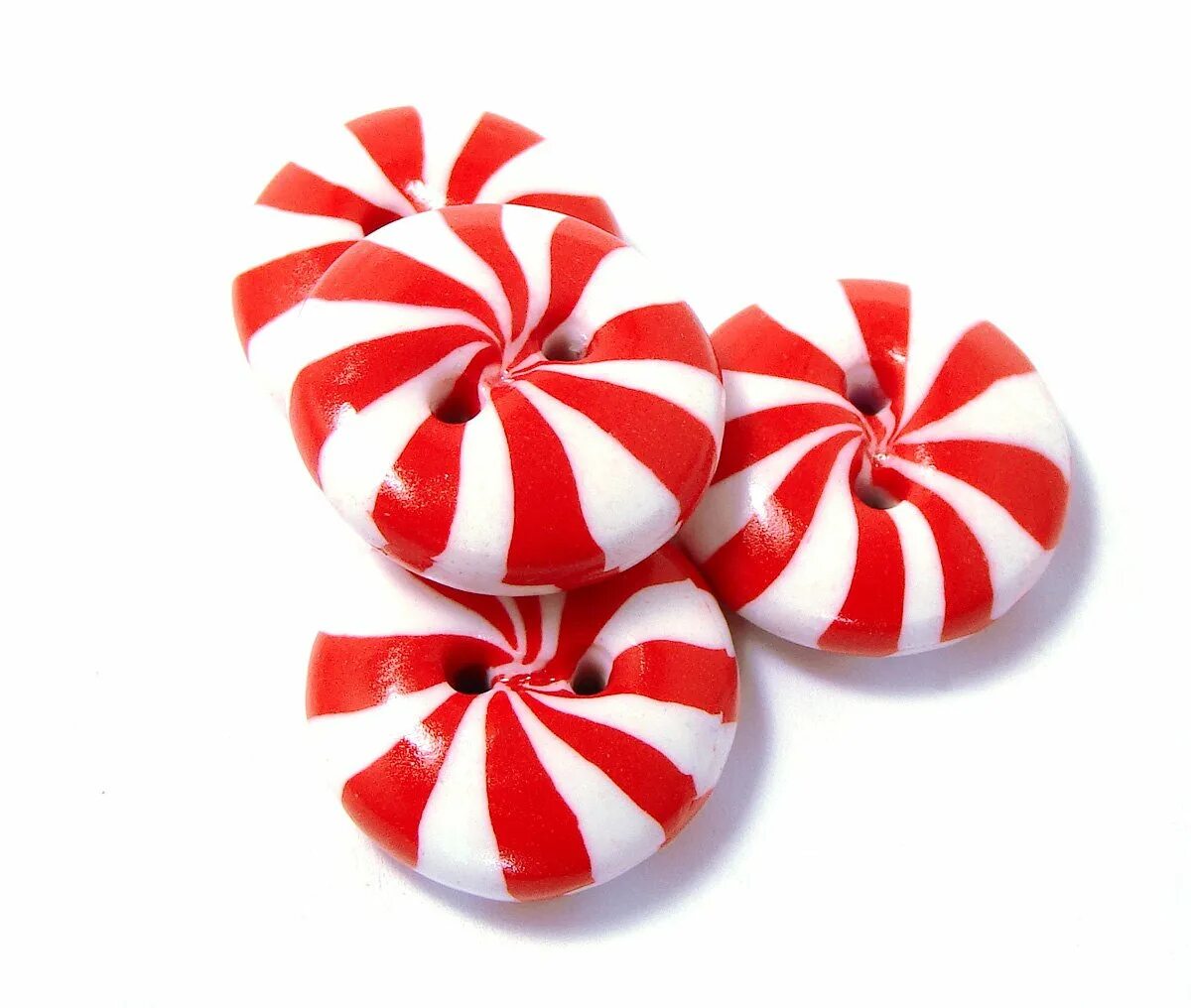 Новогодние карамельки. Peppermint Candy конфеты. Красно белые конфеты круглые. Леденец красно белый. Новогодний леденец.