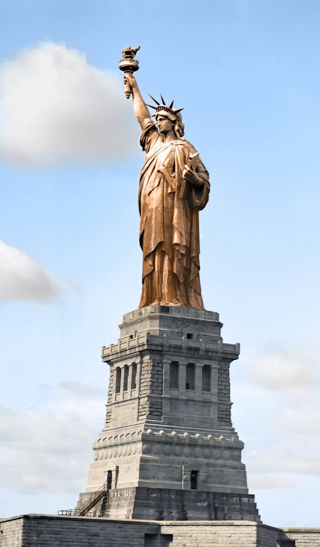 Статуя свободы изначально. Статуя свободы из меди. статуя свободы (statue of liberty).. статуя свободы из мади. статуя свободы из меди в нью-йорке.