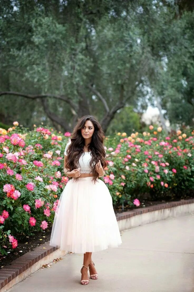 Летнее свадебное платье фатин. Короткое свадебное платье с пышной юбкой. Платье с пышной юбкой из фатина. Короткое свадебное платье фатин. Пышная юбка.