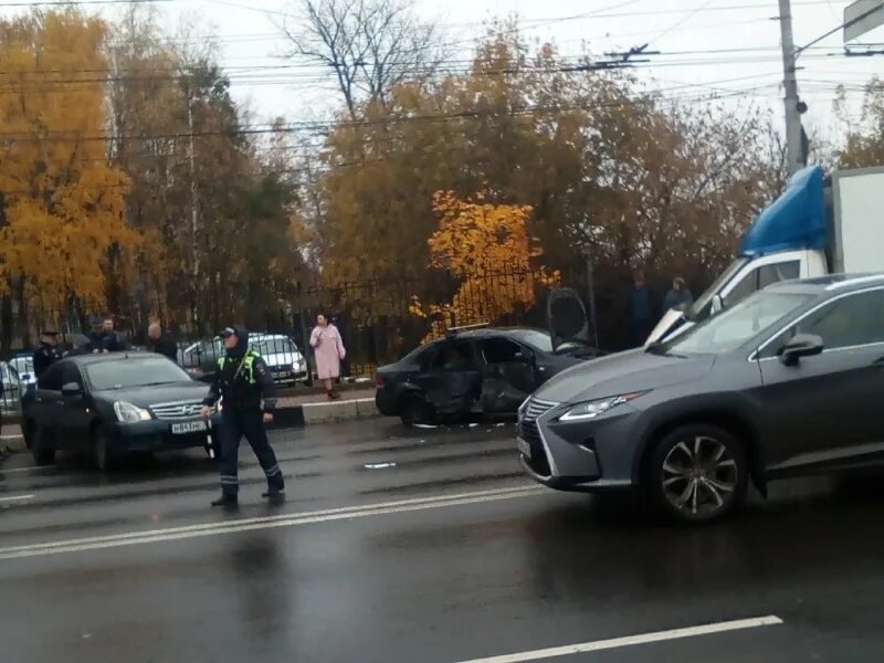 Брянские новости брянск происшествия. Авария на Ленинском проспекте. Авария на проспекте Ленина вчера.