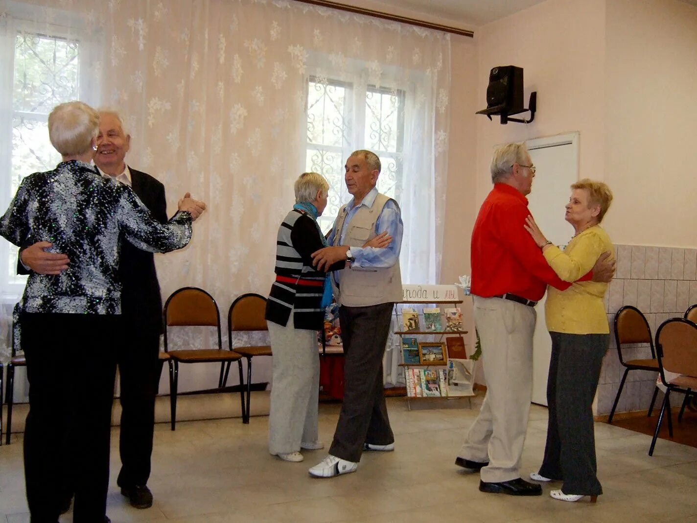 Полустационарные социальные учреждения. Отделение дневного пребывания. Досуговые мероприятия для пенсионеров. Отделение дневного пребывания для пожилых людей. Центр досуга для пожилых людей.