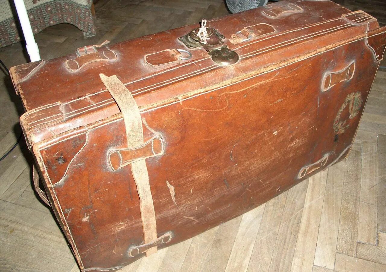 Чемодан 40х годов. Старинный американский чемодан. Немецкий чемодан 40-х годов. Чемодан времен войны. Дубровка чумадан