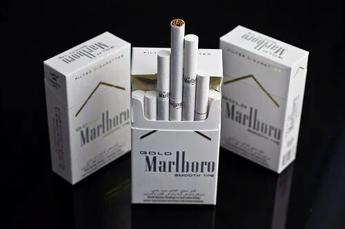 Мальборо Голд компакт. Сигареты Мальборо с белым фильтром. Мальборо сигареты белые компакт. Мальборо белая пачка. Сигареты с белым фильтром