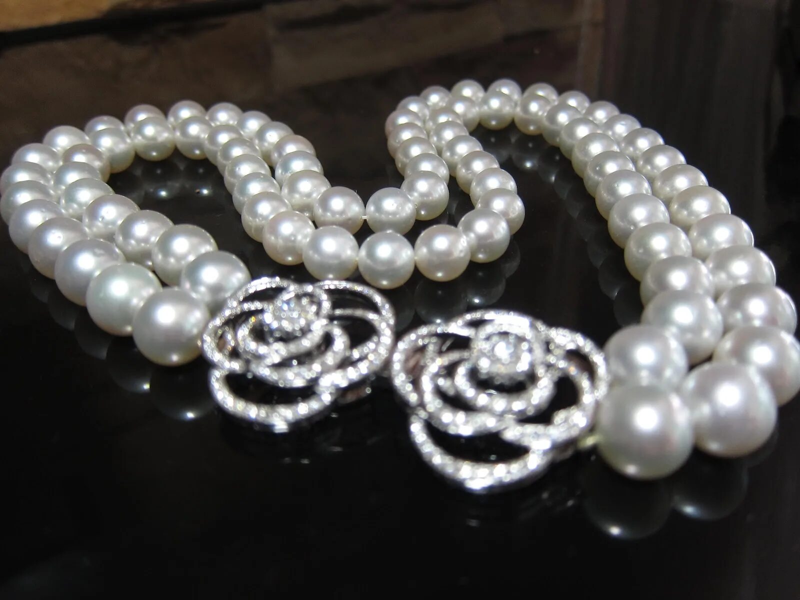 украшение из тайского жемчуга. магический жемчуг. настоящий ли жемчуг в тайланде на пхукете. жемчуг на пхукете фото. самый красивый жемчуг в мире.