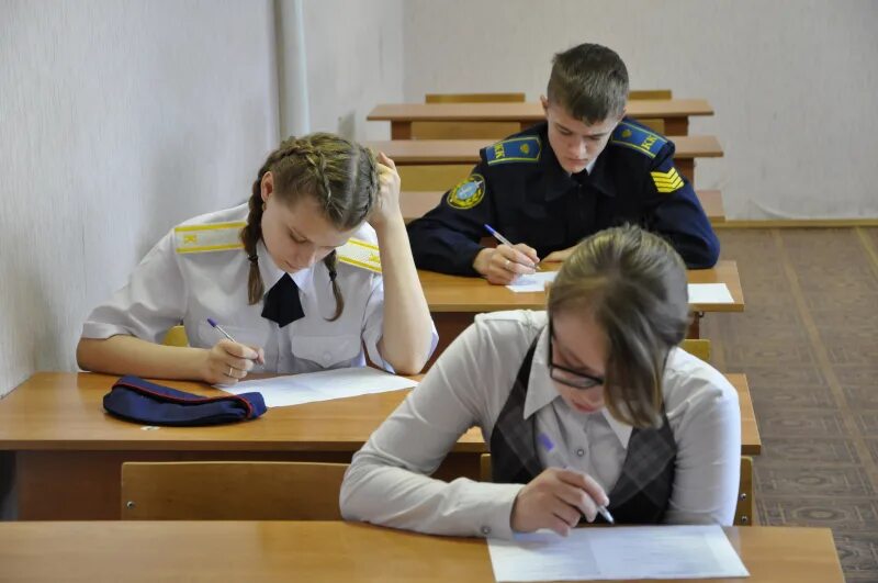 Сколько учиться на полицейского. Полицейский класс тесты для подготовки. Полицейский класс в школе картинка. Полиция в классе фото.