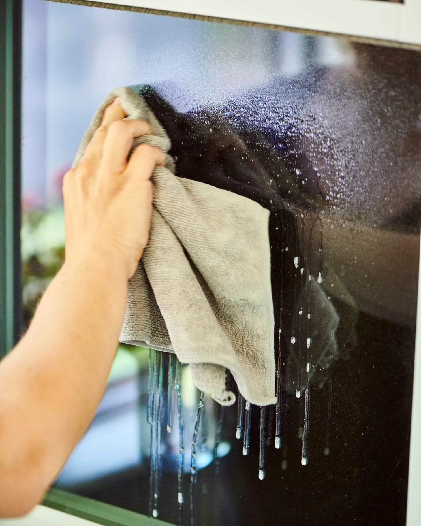 М мытье окно. Мытье окон. Мойка окон. Мытье оконных стекол. Мытье пластиковых окон.