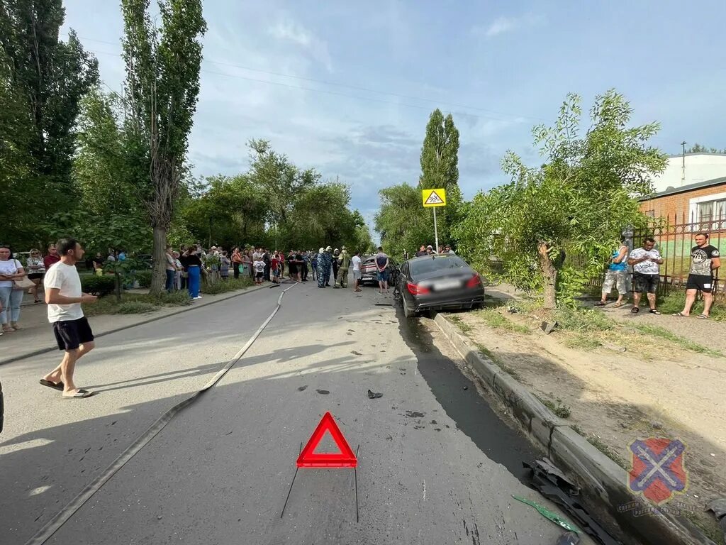 Волгоград красноармейский аварии. Волгоград красноармейский аварии. Дтп волгоград красноармейский. Авария в красноармейском районе волгограда. Дтп в красноармейском районе волгограда.