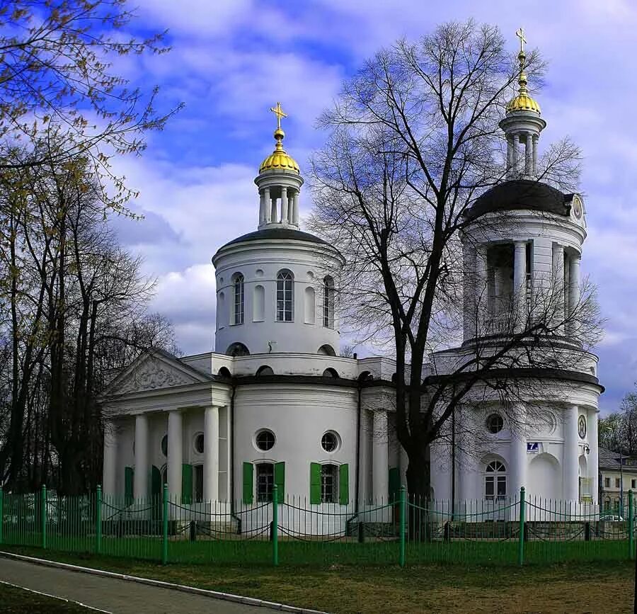 Б кузьминки. Влахернский храм в кузьминках. влахернская церковь кузьминки иконы. храма влахернской божией матери кузьминки. усадьба кузьминки церковь.