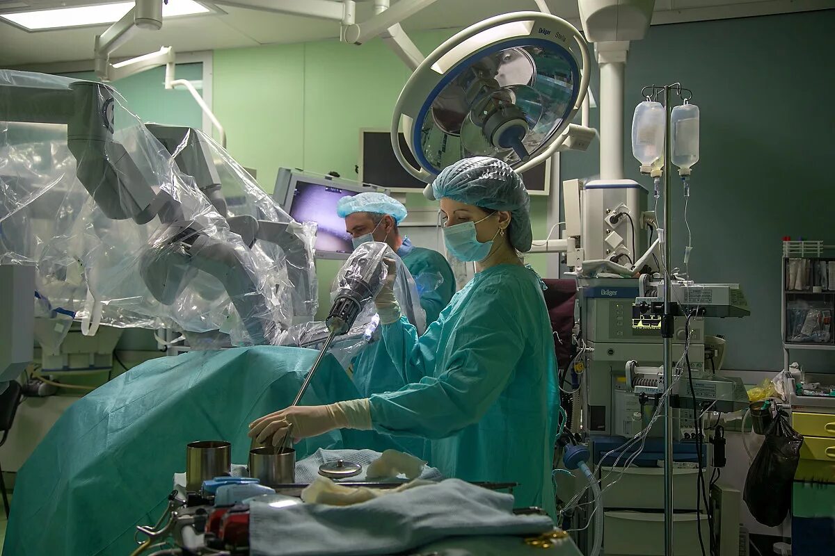 Операционная медсестра спб. Операционная медсестра. Старшая операционная медицинская сестра. Операционные медицинские сестры. Медсестра в операционной.