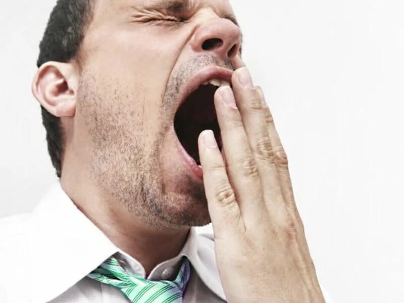 Картинки зевающих людей. Девушка зевает широко. Зевота. Зевающий человек. Фото зевающих людей.