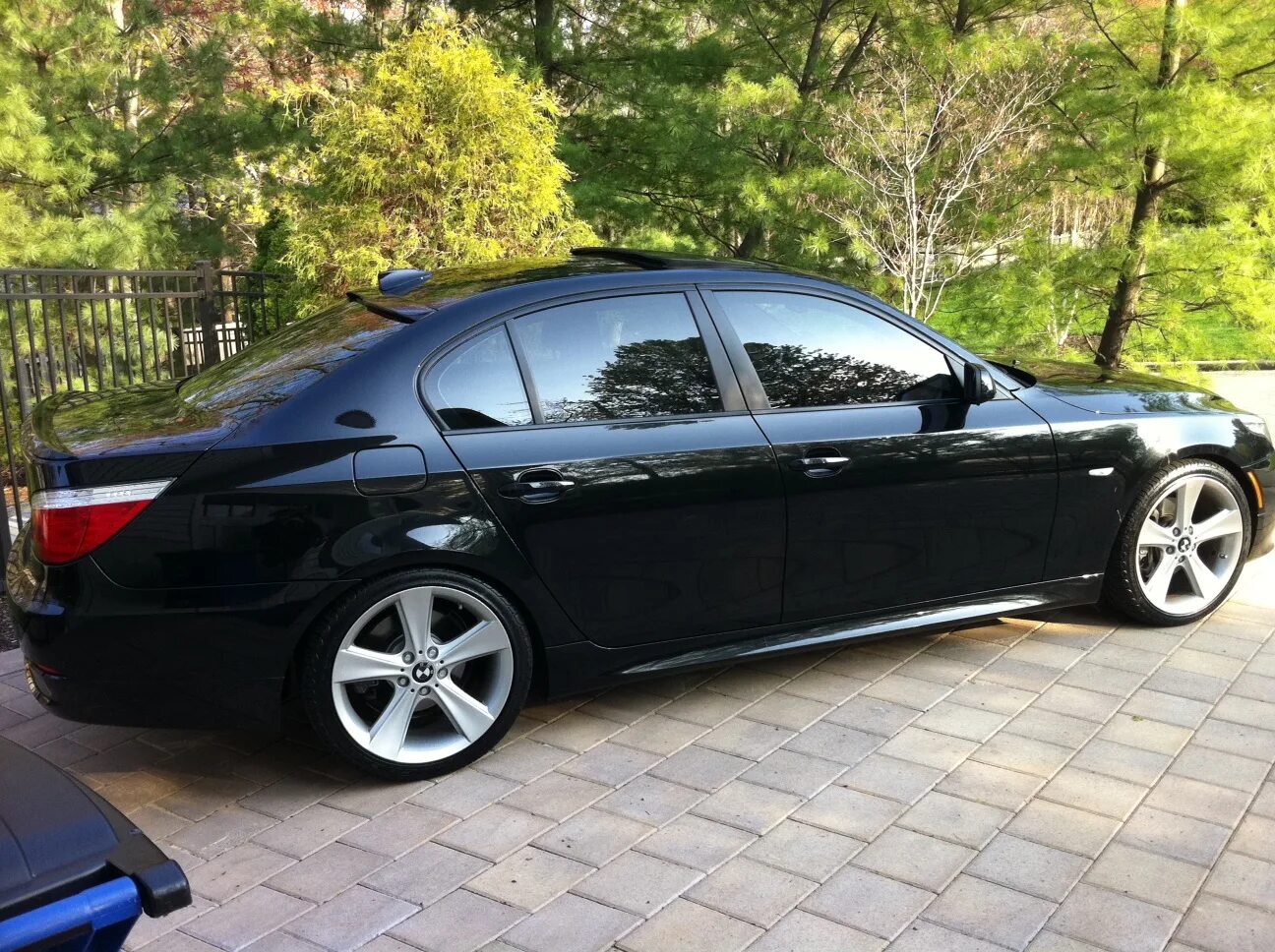 Вылет дисков е60. Bmw e60 128 стиль. bmw e60 166 стиль r19. bmw 5 e60 r19. бмв е60 на стиле.