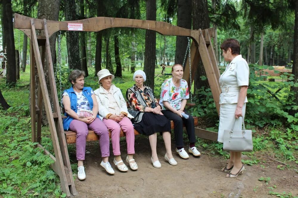 Парк космонавтов беседки. Дендропарк Ижевск парк Космонавтов. Дендропарк русский огород Ижевск. Беседки в парке Космонавтов Ижевск. Выставка цветов в парке Космонавтов Ижевск.