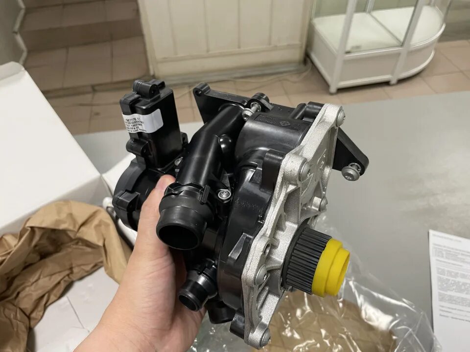 Помпа q5. Помпа антифриз ауди q5. Помпа ауди q5. Помпа audi q5. Помпа q5.