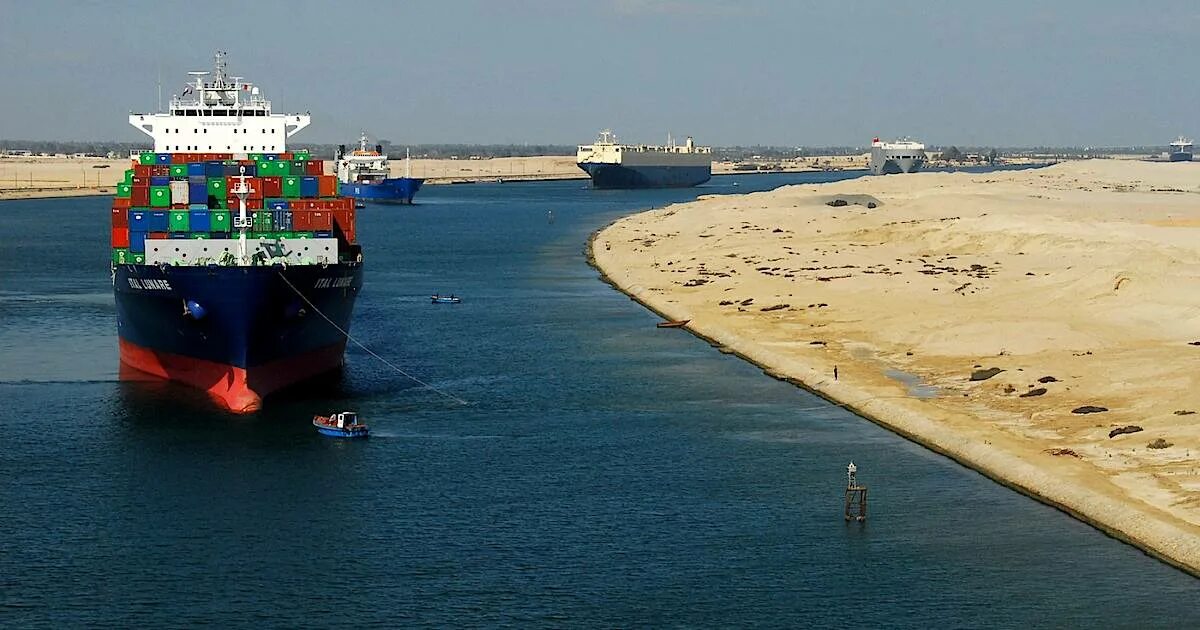 Суэцкий канал википедия. Красное море суэцкий канал. Суэцкий канал египет. Суэцкий канал каир. Суэцкий канал египет.