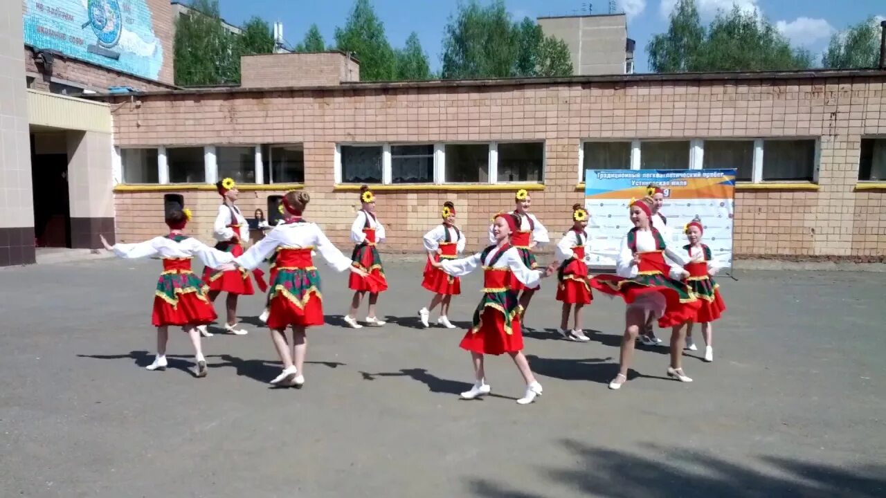 Танец под песню раз два три